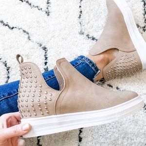 🆕 5⭐️ Studded Cutout Slip On Wedge Sneaker